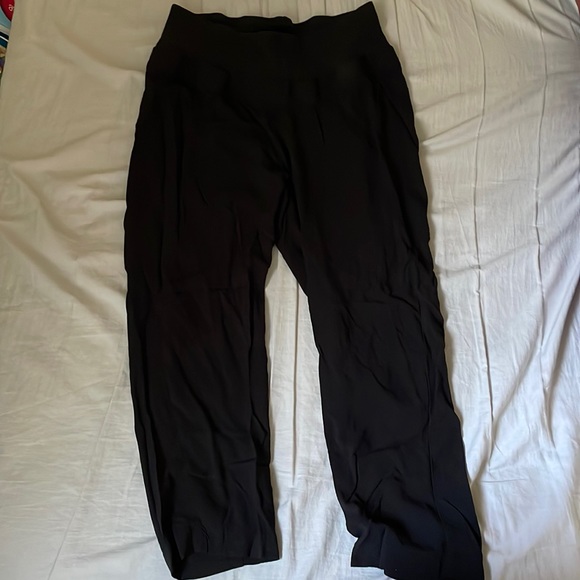 H&M Maternity pants (Mama Airy Pants) - Picture 6 of 10